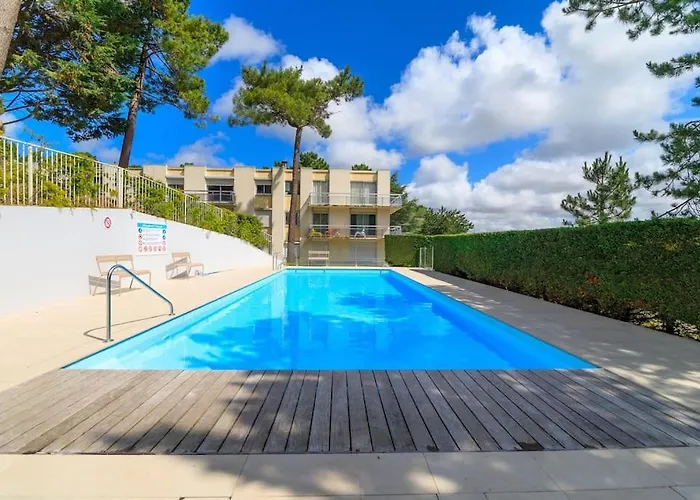 Grand Ecran, Piscine, Beach-Volley, Petanque Inclus