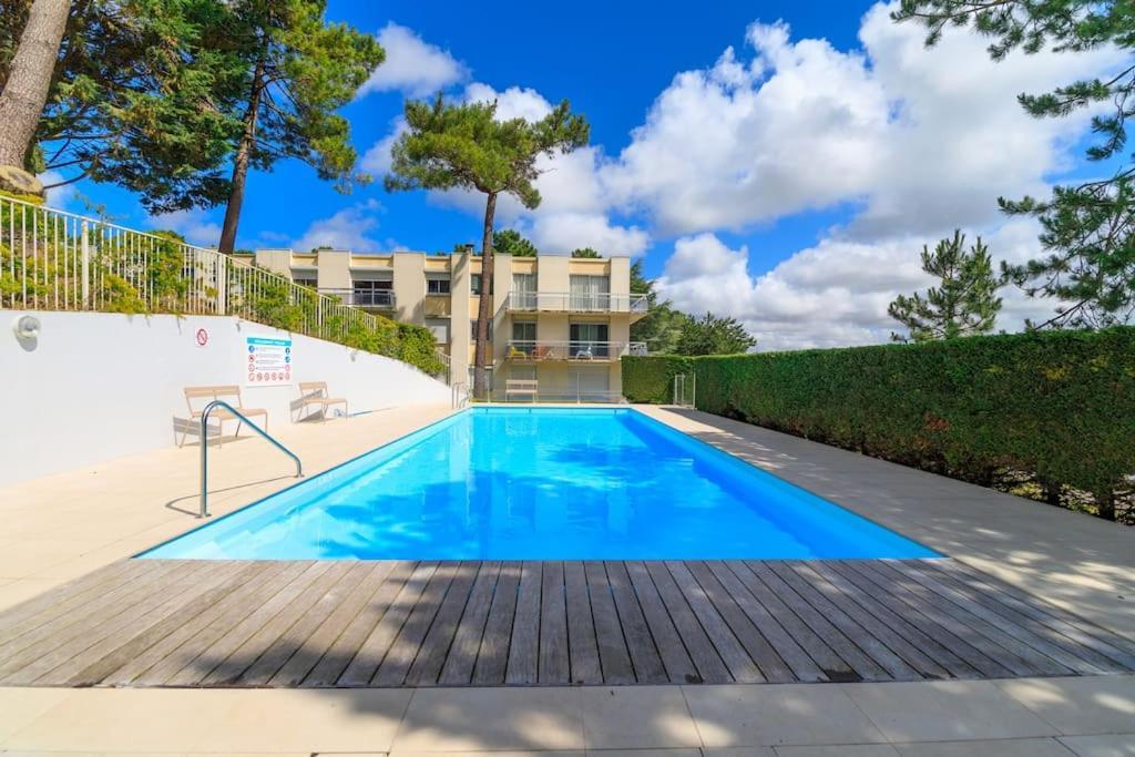 Grand Ecran, Piscine, Beach-volley, Petanque Inclus * Cucq