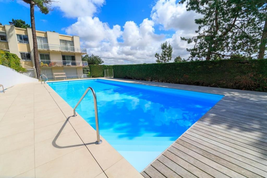 Grand Ecran, Piscine, Beach-volley, Petanque Inclus *